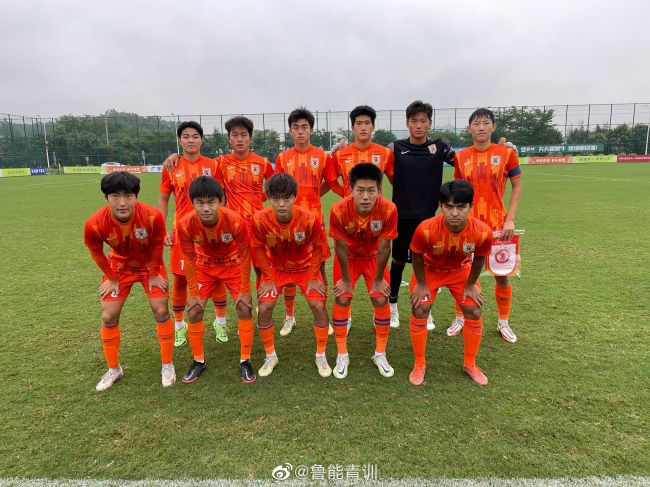 重重“谜”雾里隐藏的真相到底是什么？蝙蝠侠又能否拨开迷雾，为哥谭市带来光明，一切答案尽在3月18日全国影院！同步曝光的定档海报中，蝙蝠侠的身影沐浴着晨光，象征着哥谭市最后的光明与希望